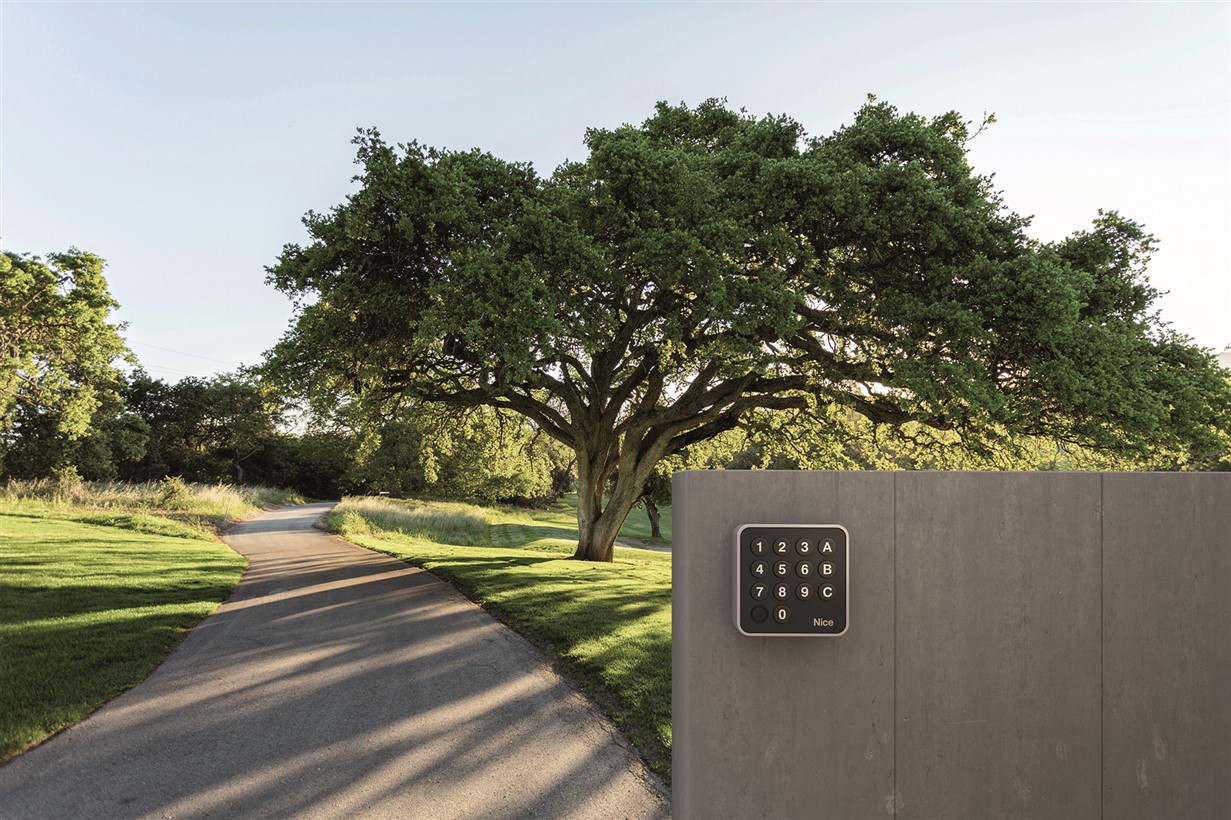 Nice-Era-Gate-Ambiance_-EDSWG